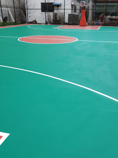 丛台 球场长期使用易出现地面开裂